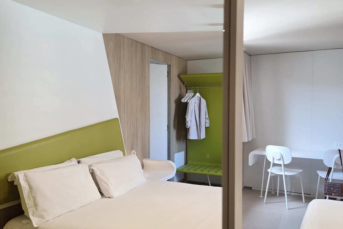 Superior Double or Twin Room, City View | Minibar, in-room safe, blackout curtains, soundproofing