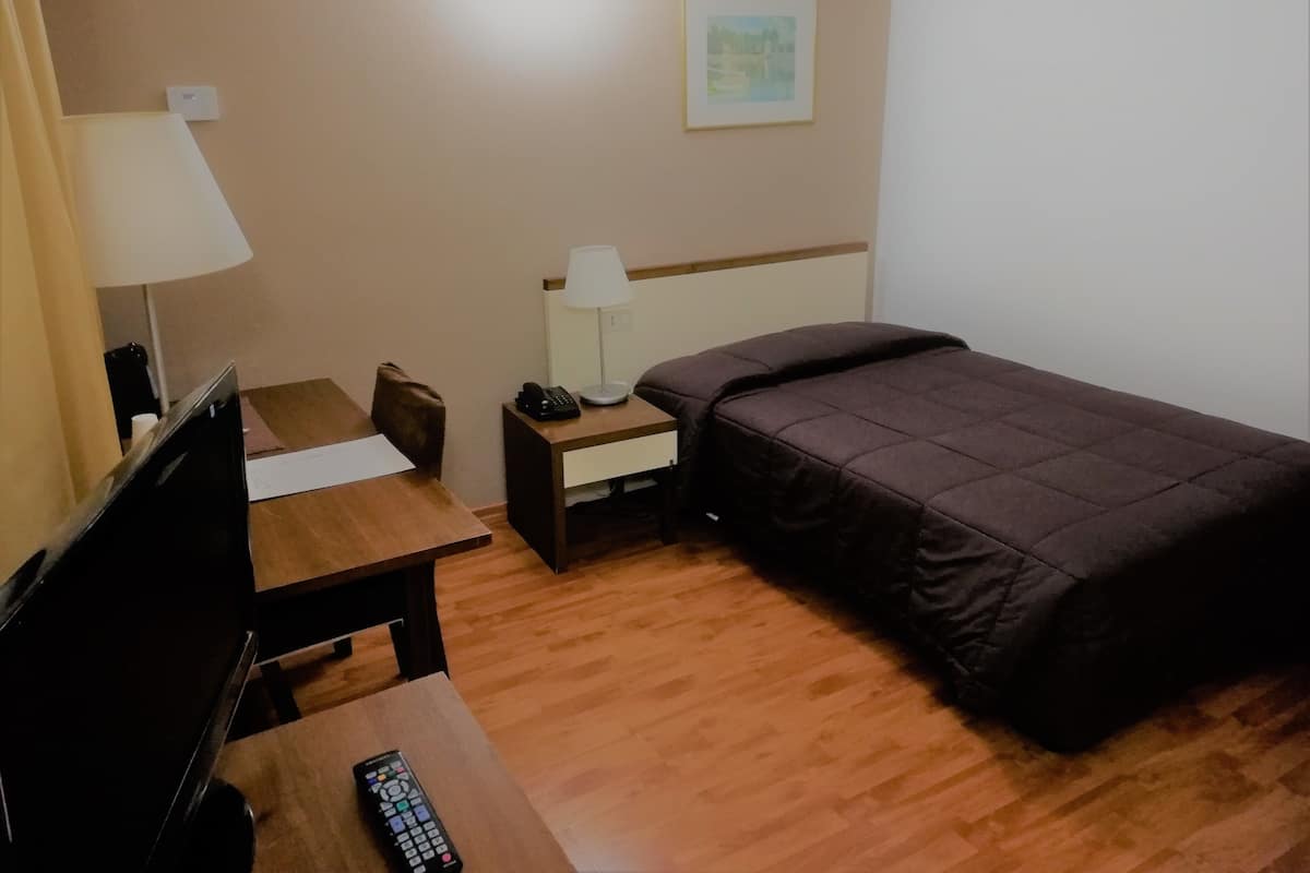 Minibar, Zimmersafe, Verdunkelungsvorhänge, schallisolierte Zimmer