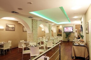 Daily local cuisine breakfast for a fee - Cristal Hotel Palermo (Palermo)
