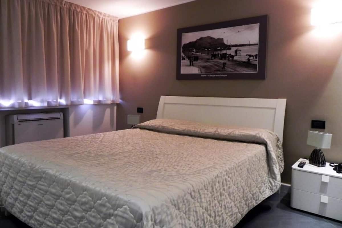 Junior Studio Suite | Minibar, in-room safe, blackout curtains, soundproofing