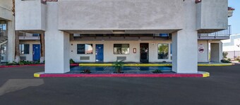 Rodeway Inn & Suites Thousand Palms - Rancho Mirage
