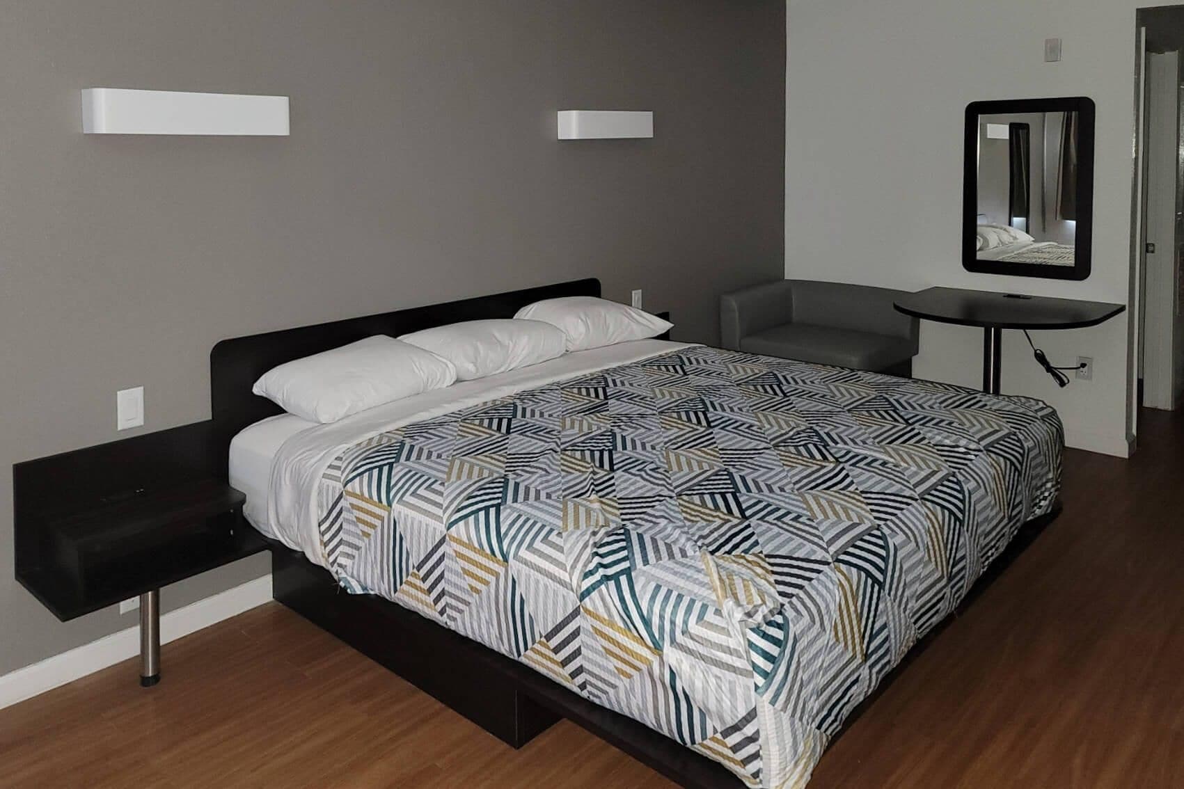Habitación, 1 cama King size, con acceso para personas discapacitadas (Access Tub) | Wifi gratis y ropa de cama 