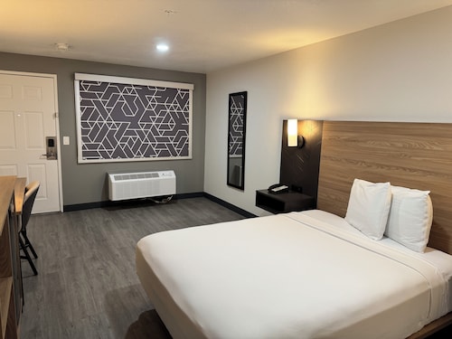 Rodeway Inn & Suites Thousand Palms - Rancho Mirage