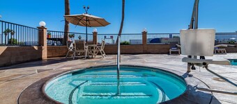 Rodeway Inn & Suites Thousand Palms - Rancho Mirage