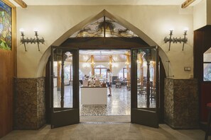 مطعم