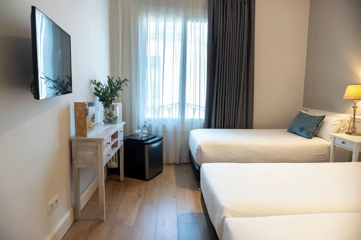 Triple Room | 1 bedroom, desk, blackout drapes, soundproofing