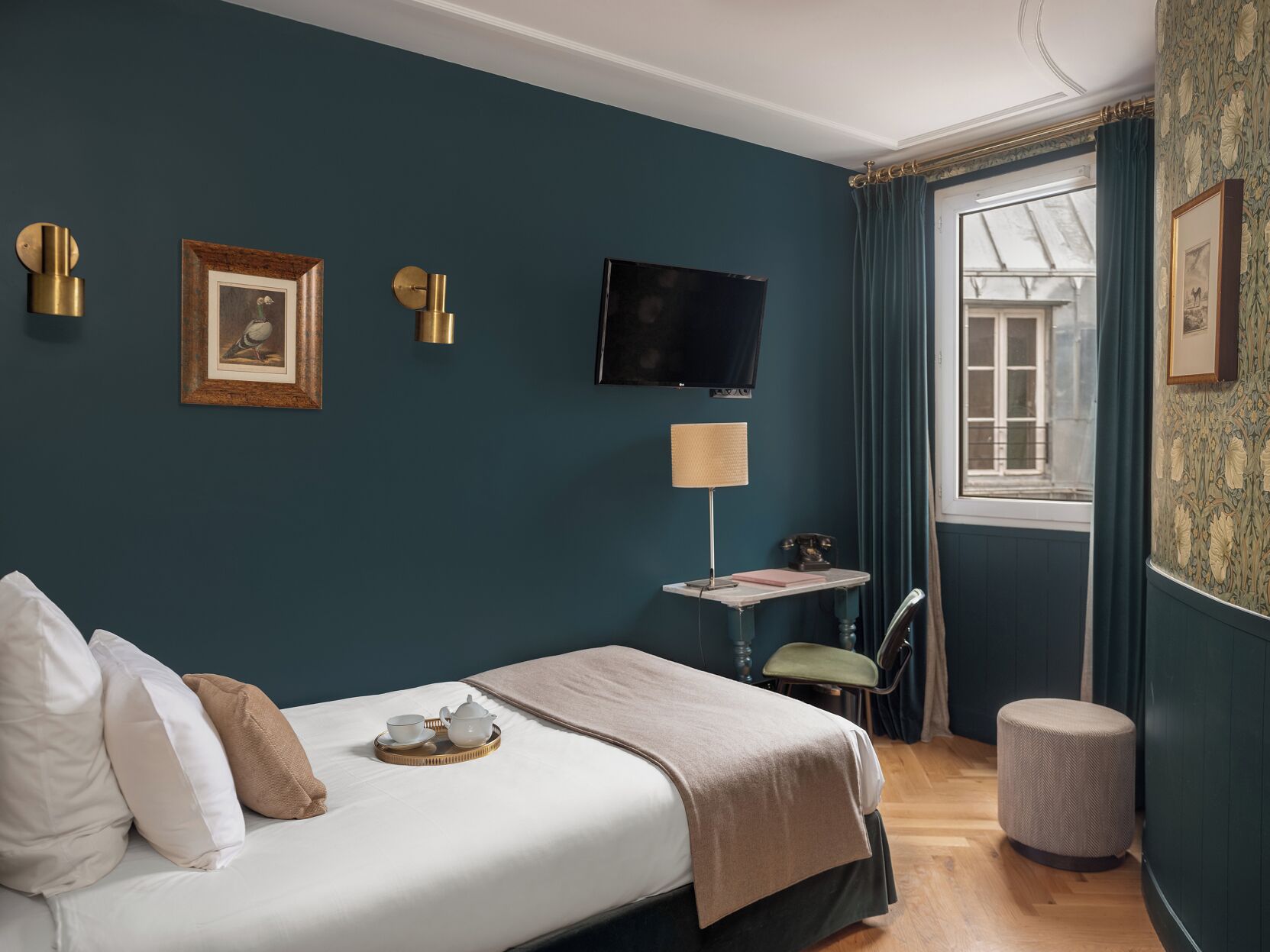 Premium bedding, in-room safe, desk, blackout drapes
