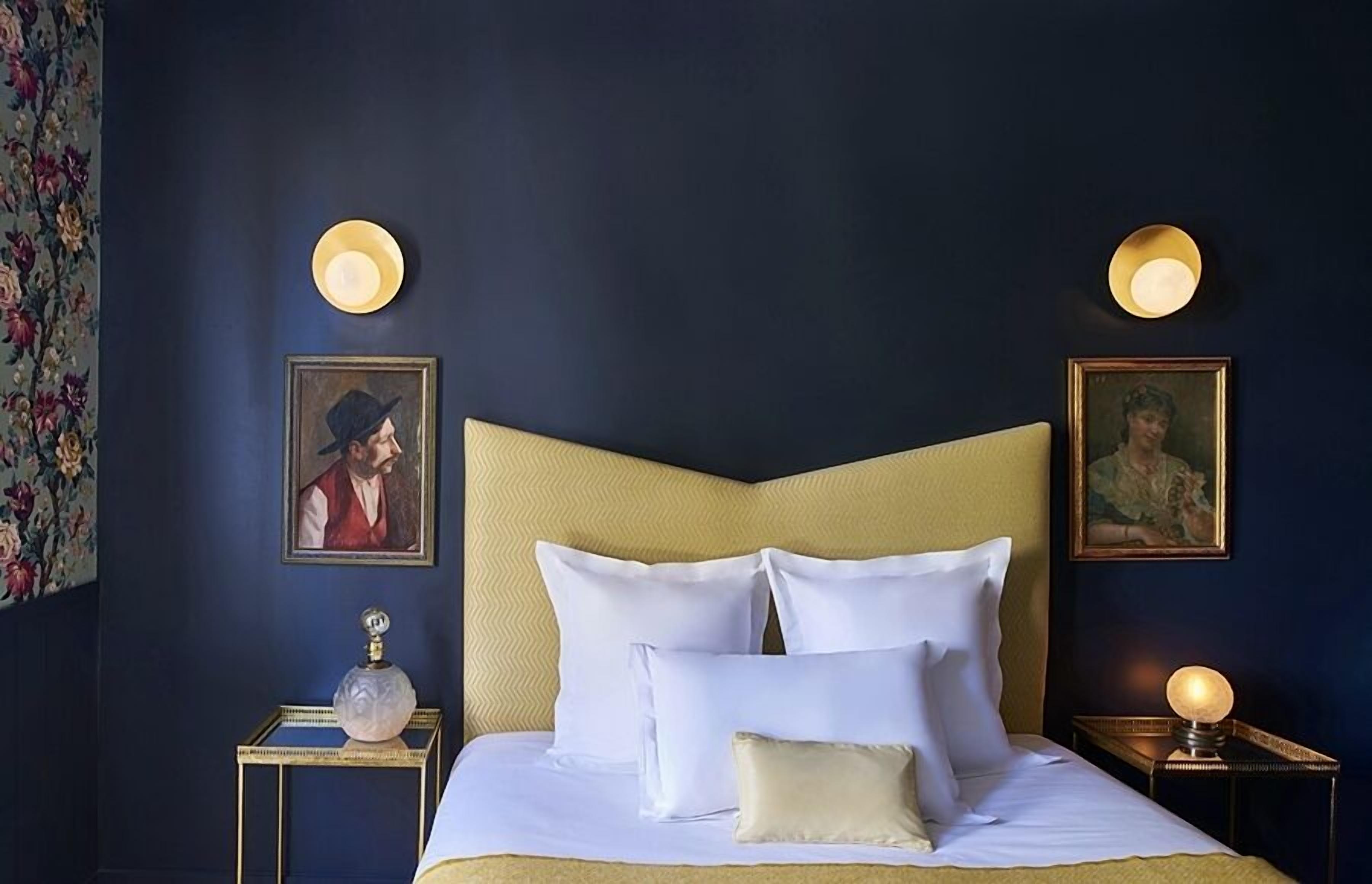 Premium bedding, in-room safe, desk, blackout curtains