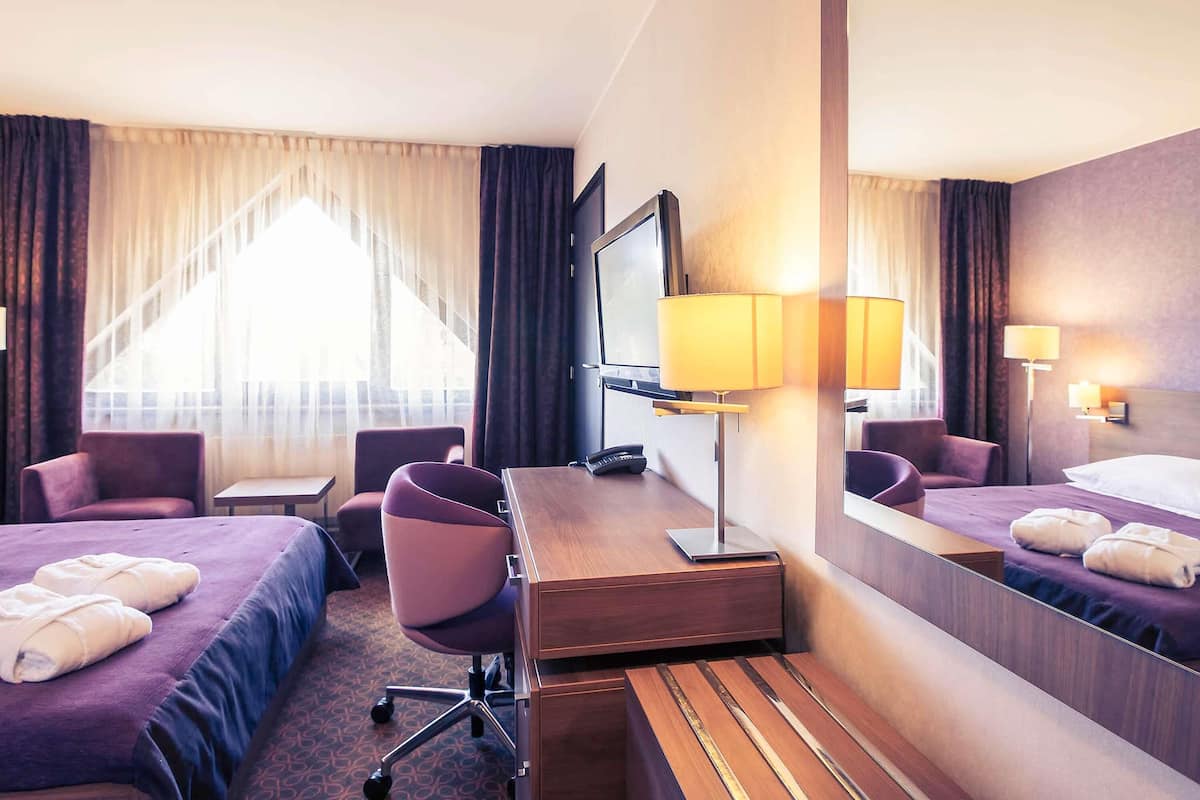 Standard Room, 1 Double Bed | Hypo-allergenic bedding, desk, laptop workspace, blackout drapes