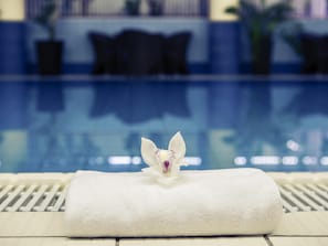 Piscina coperta, con ingresso dalle 07:00 alle 12:00, lettini