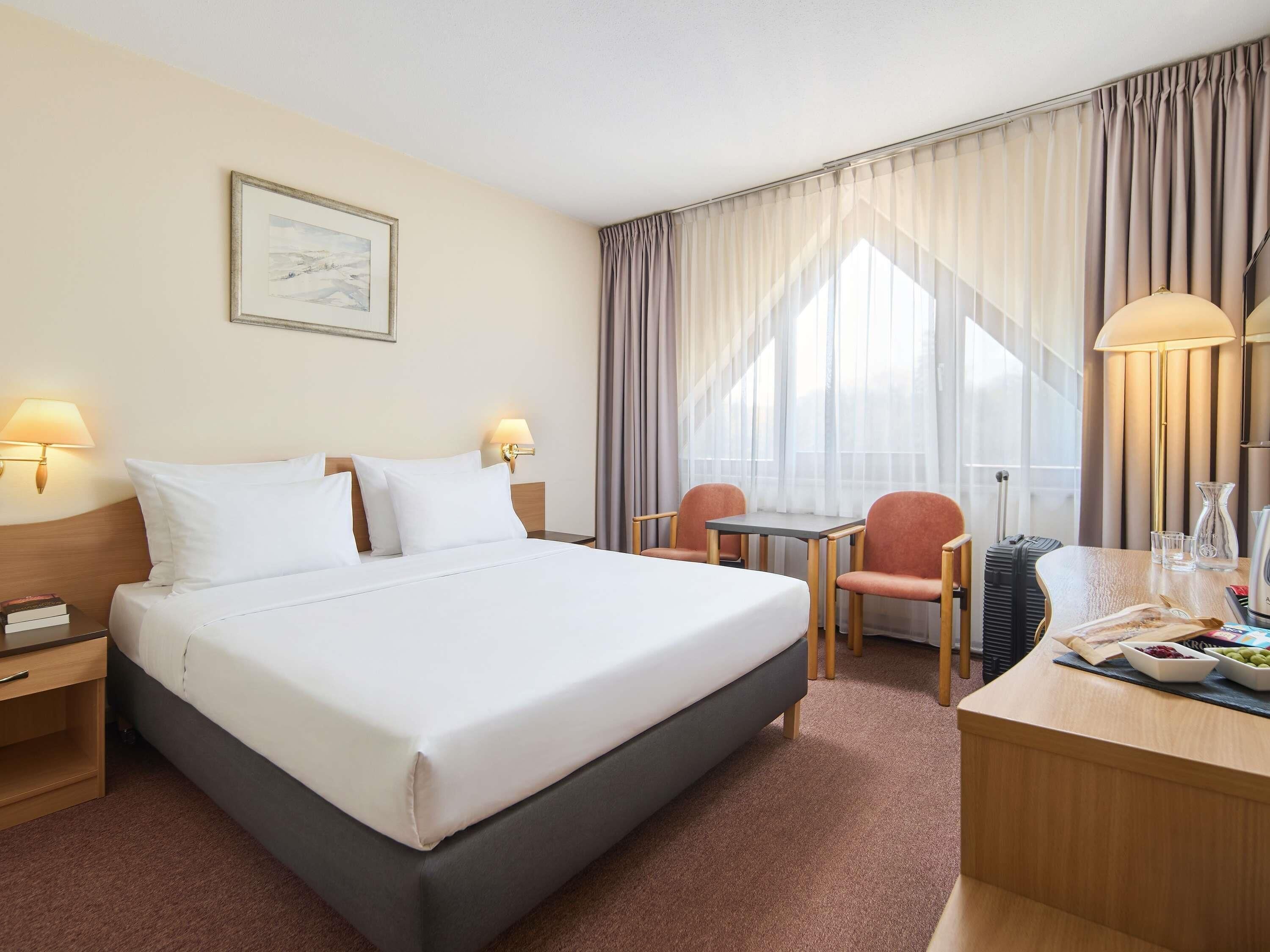 Standard Room, 1 Double Bed | Hypo-allergenic bedding, desk, laptop workspace, blackout curtains