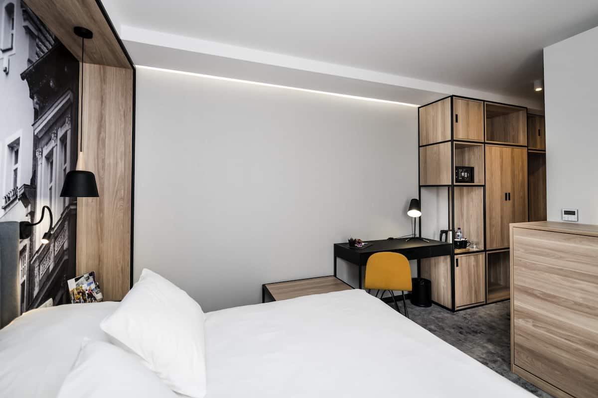 Superior Room, 1 Twin Bed | Hypo-allergenic bedding, desk, laptop workspace, blackout drapes