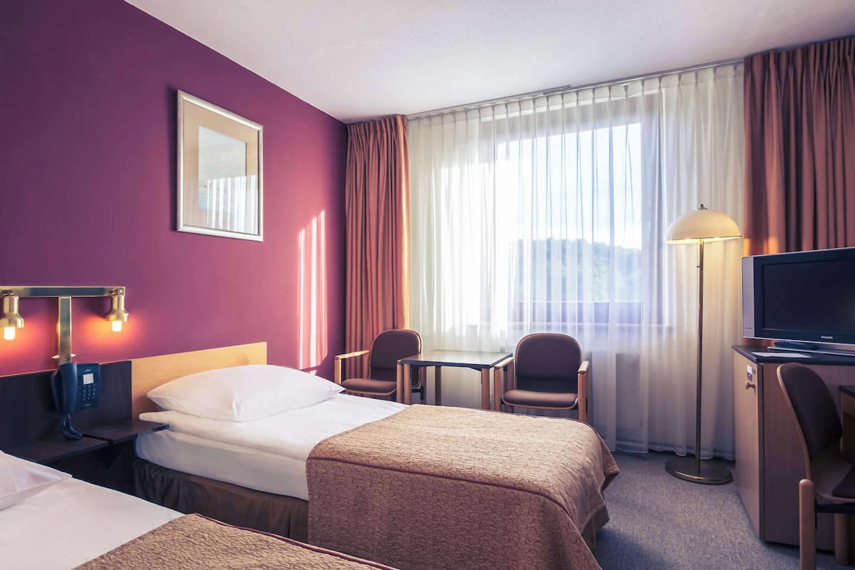 Standard Room, 2 Twin Beds | Hypo-allergenic bedding, desk, laptop workspace, blackout drapes