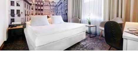 Superior Room, 1 Double Bed | Hypo-allergenic bedding, desk, laptop workspace, blackout drapes