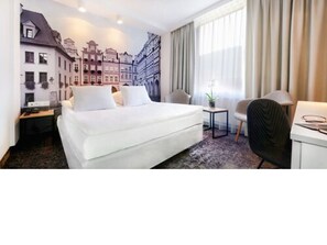 Superior Room, 1 Double Bed | Hypo-allergenic bedding, desk, laptop workspace, blackout curtains