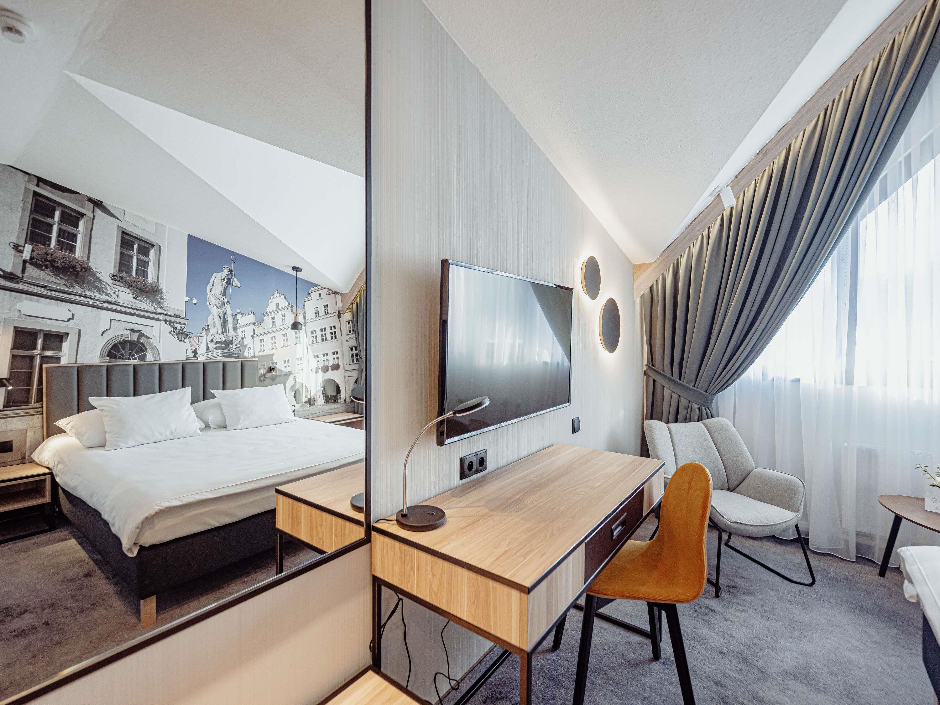 Superior Room, 1 Double Bed | Hypo-allergenic bedding, desk, laptop workspace, blackout curtains