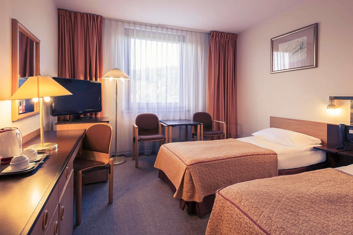 Standard Room, 2 Twin Beds | Hypo-allergenic bedding, desk, laptop workspace, blackout drapes