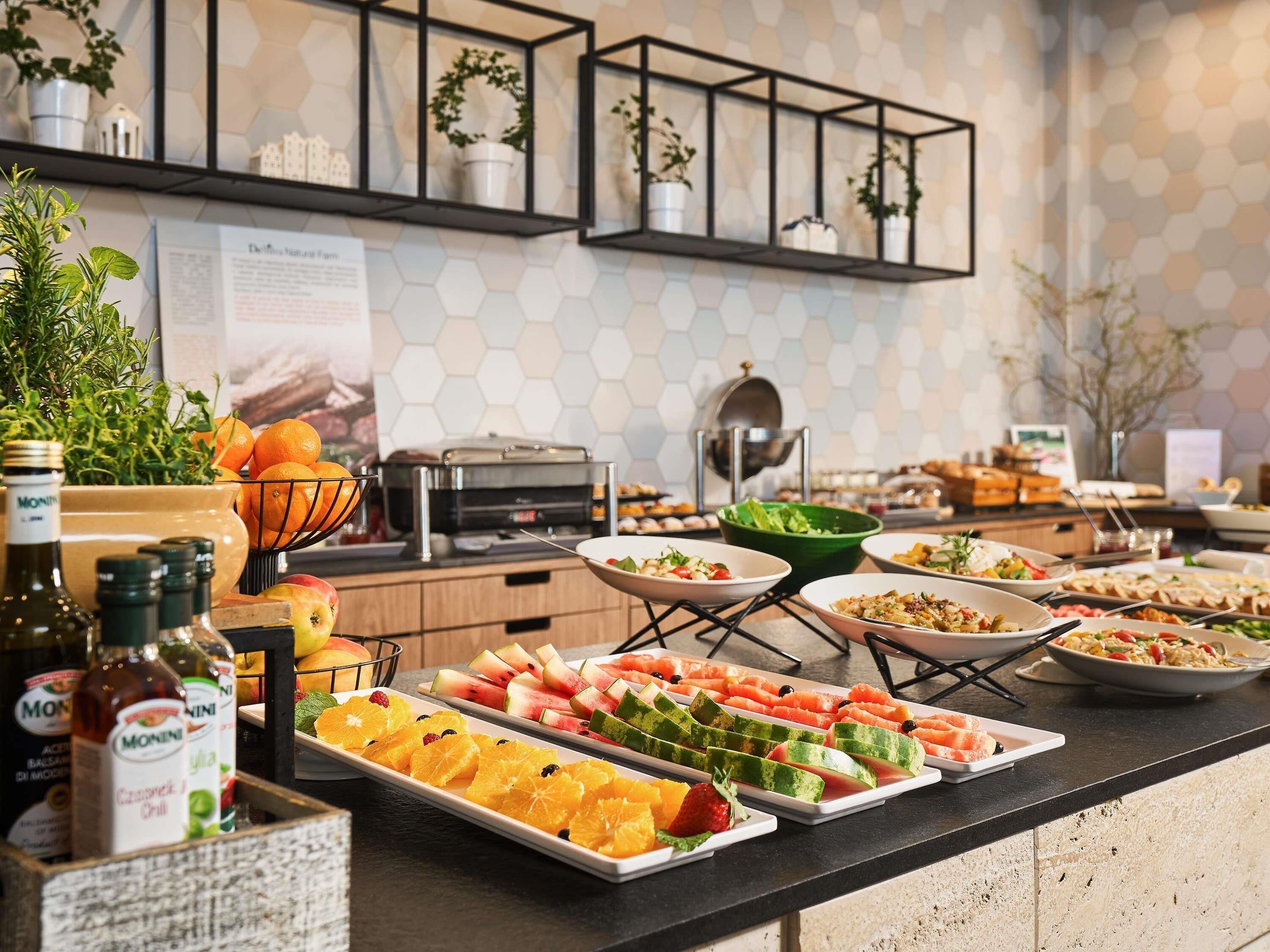 Petit déjeuner buffet servi tous les jours en supplément
