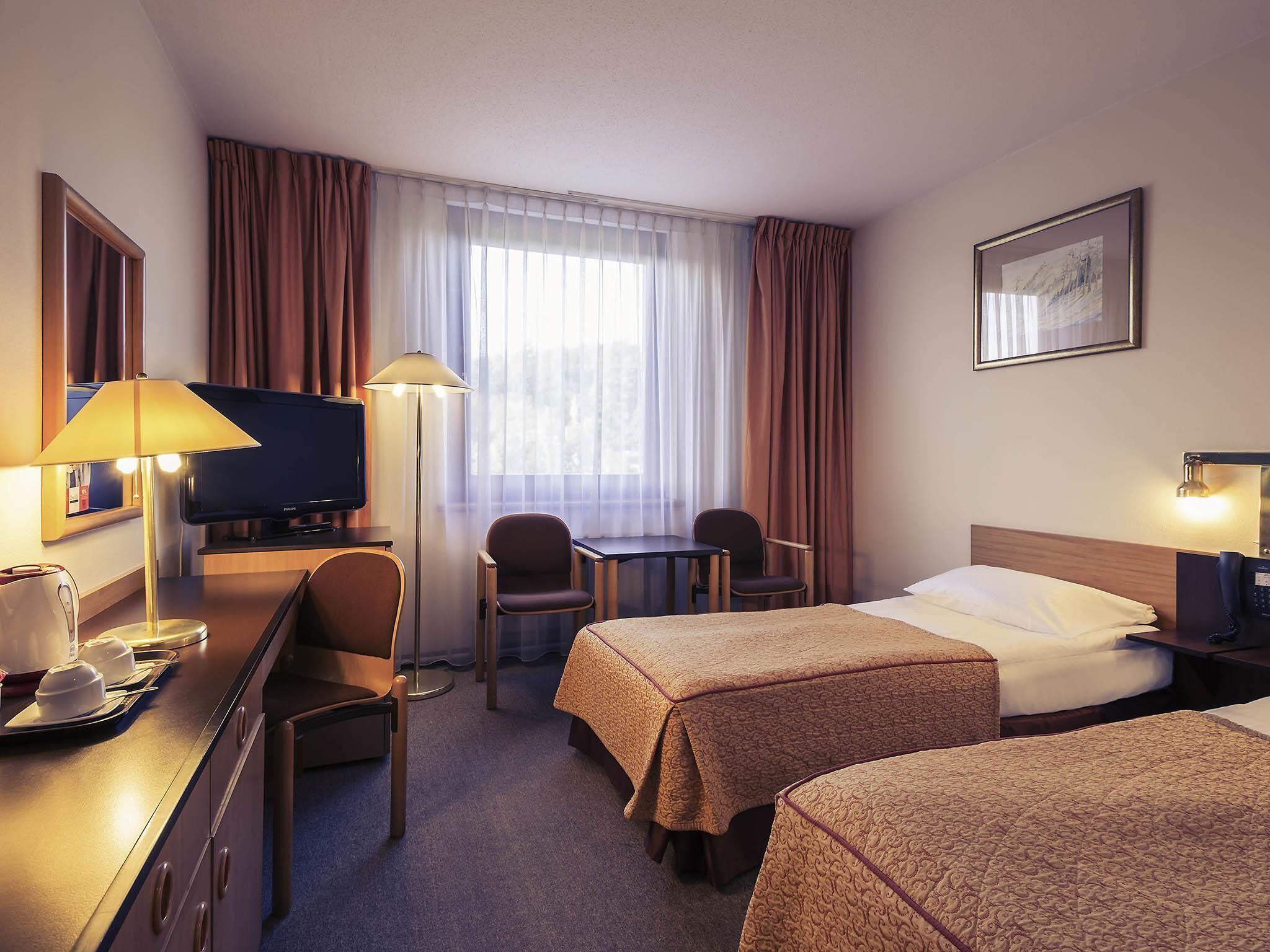 Standaard kamer, 2 eenpersoonsbedden | Hypoallergeen beddengoed, een bureau, een laptopwerkplek