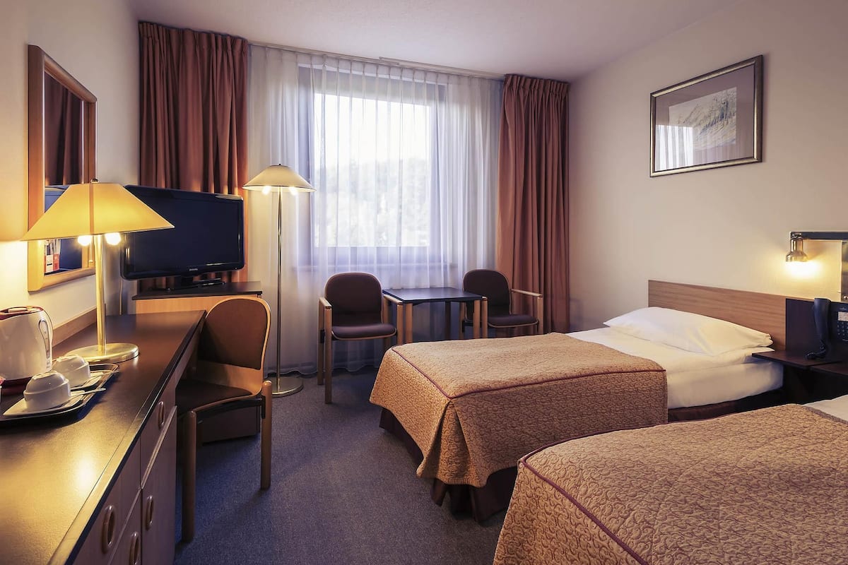 Standard Room, 2 Twin Beds | Hypo-allergenic bedding, desk, laptop workspace, blackout drapes