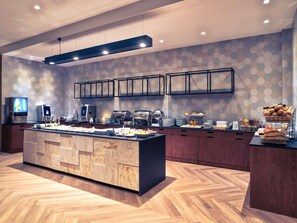 Daily buffet breakfast (PLN 60 per person)