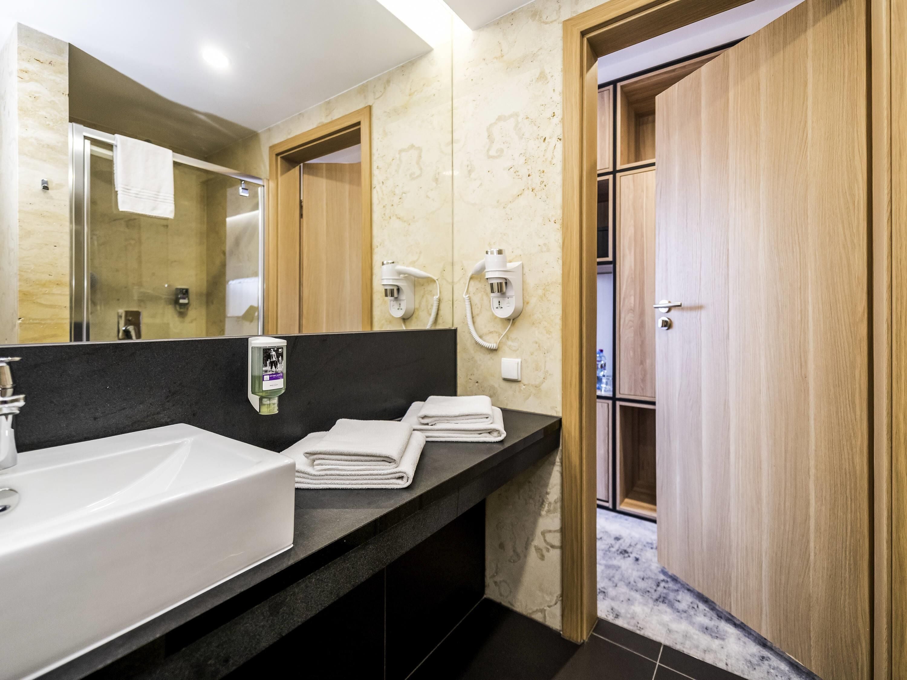 Superior Room, 1 Twin Bed | Hypo-allergenic bedding, desk, laptop workspace, blackout drapes