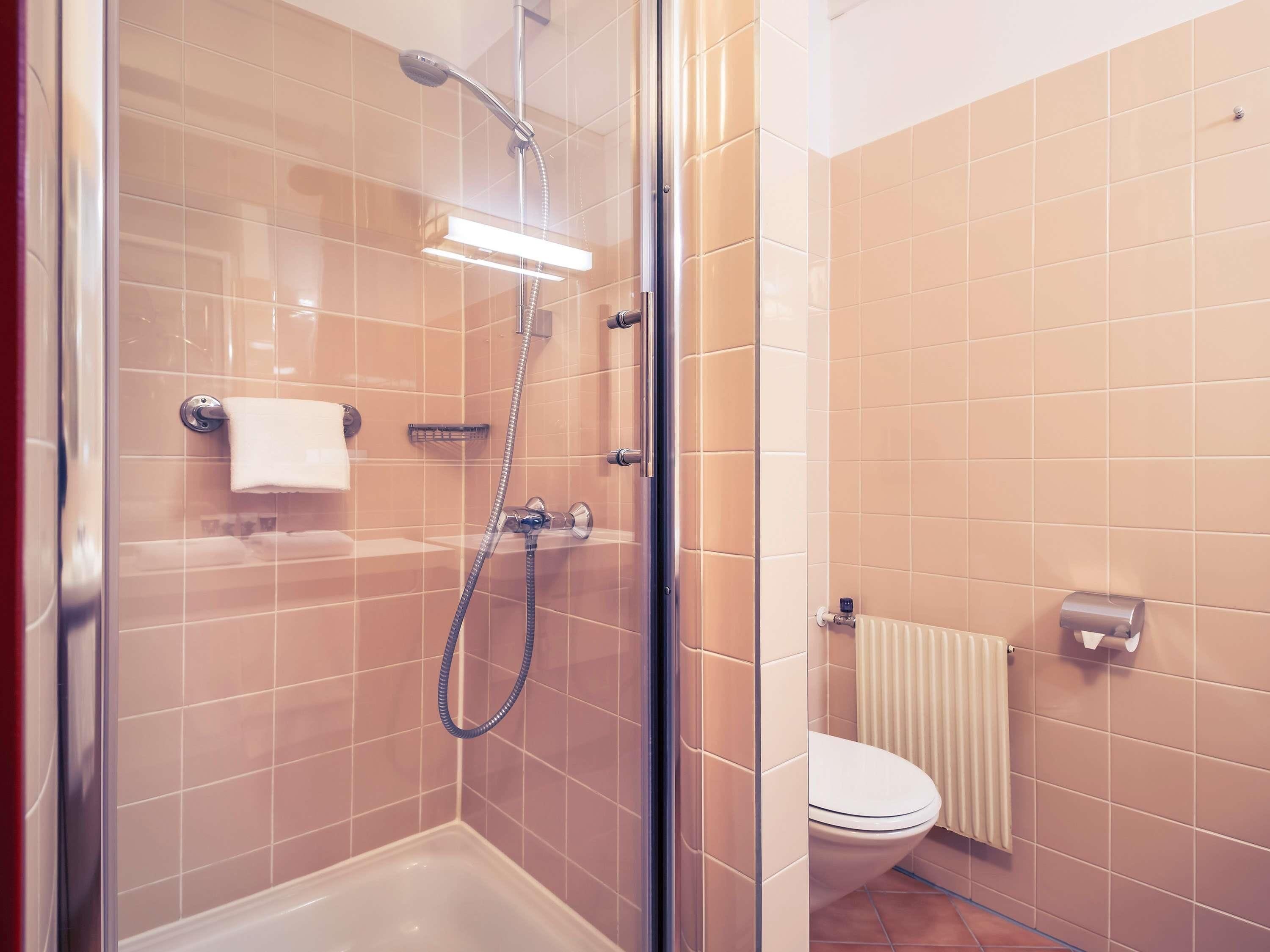 Ropa de cama hipoalergénica y escritorio 