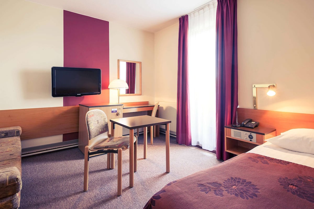 Standard Room, 1 Twin Bed | Hypo-allergenic bedding, desk, laptop workspace, blackout drapes