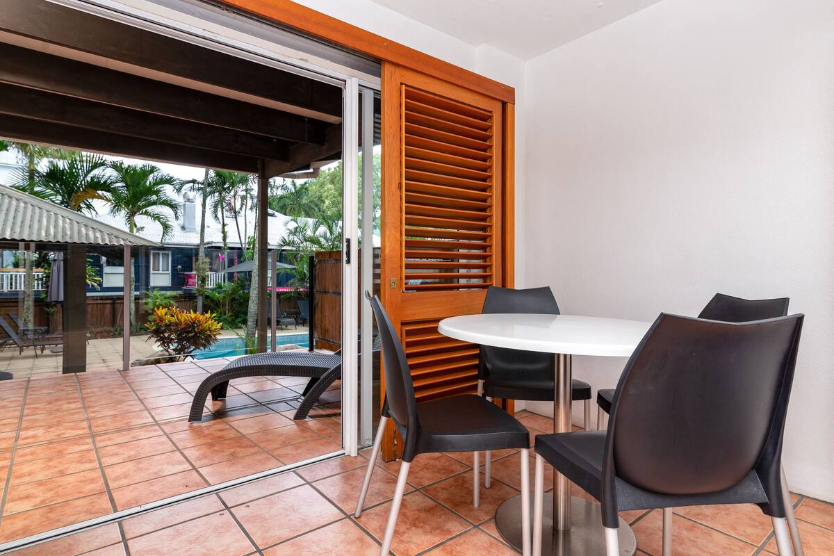 Studio, Poolblick (Plus) | Wohnbereich