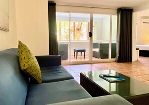 Standard One Bedroom Suite | Balcony