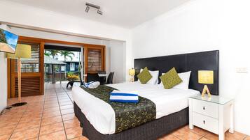 Pool View Studio Plus