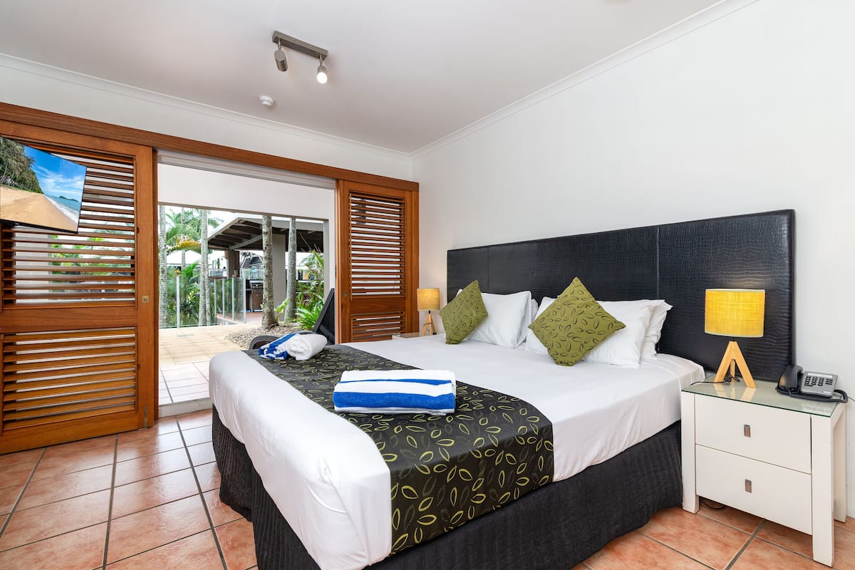 pool view studio | 1 bedroom, in-room safe, iron/ironing board, free wifi