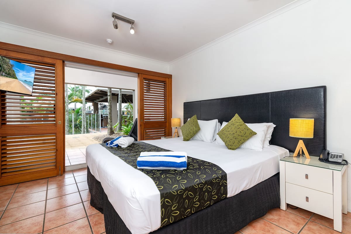 Pool View Studio | 1 bedroom, in-room safe, iron/ironing board, free WiFi