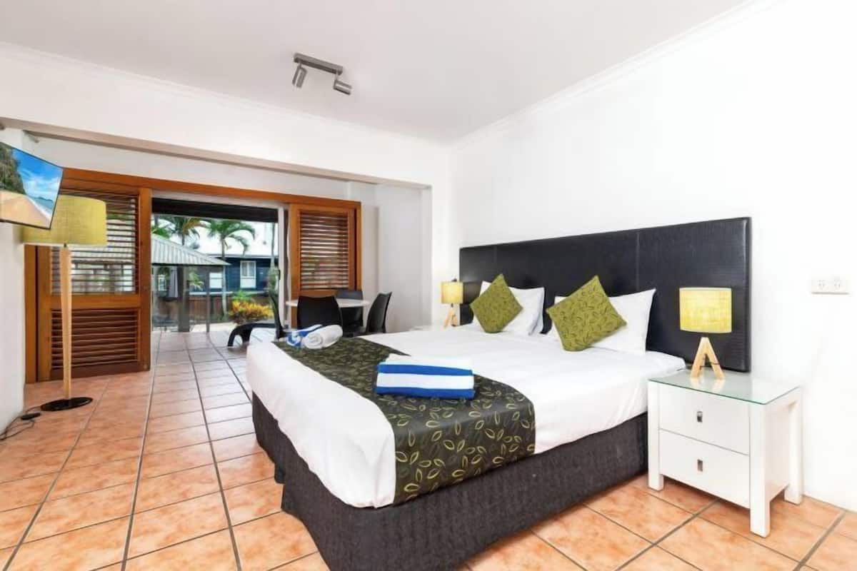 1 bedroom, in-room safe, iron/ironing board, free WiFi