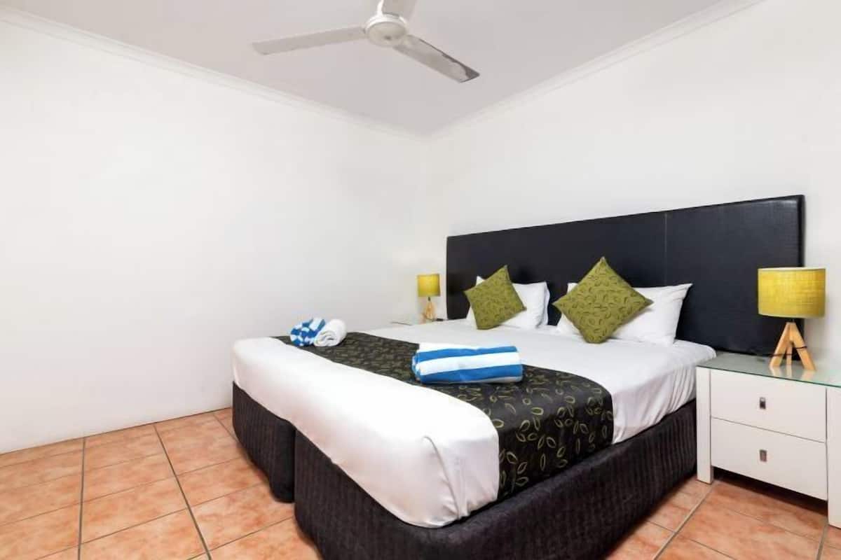 1 bedroom, in-room safe, iron/ironing board, free WiFi