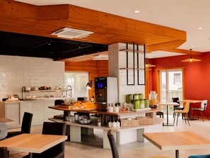 A modern kitchen with a central island, a coffee machine, and a refrigerator. - Ibis Clermont Ferrand A71 A75 La Meridienne (Clermont-Ferrand)