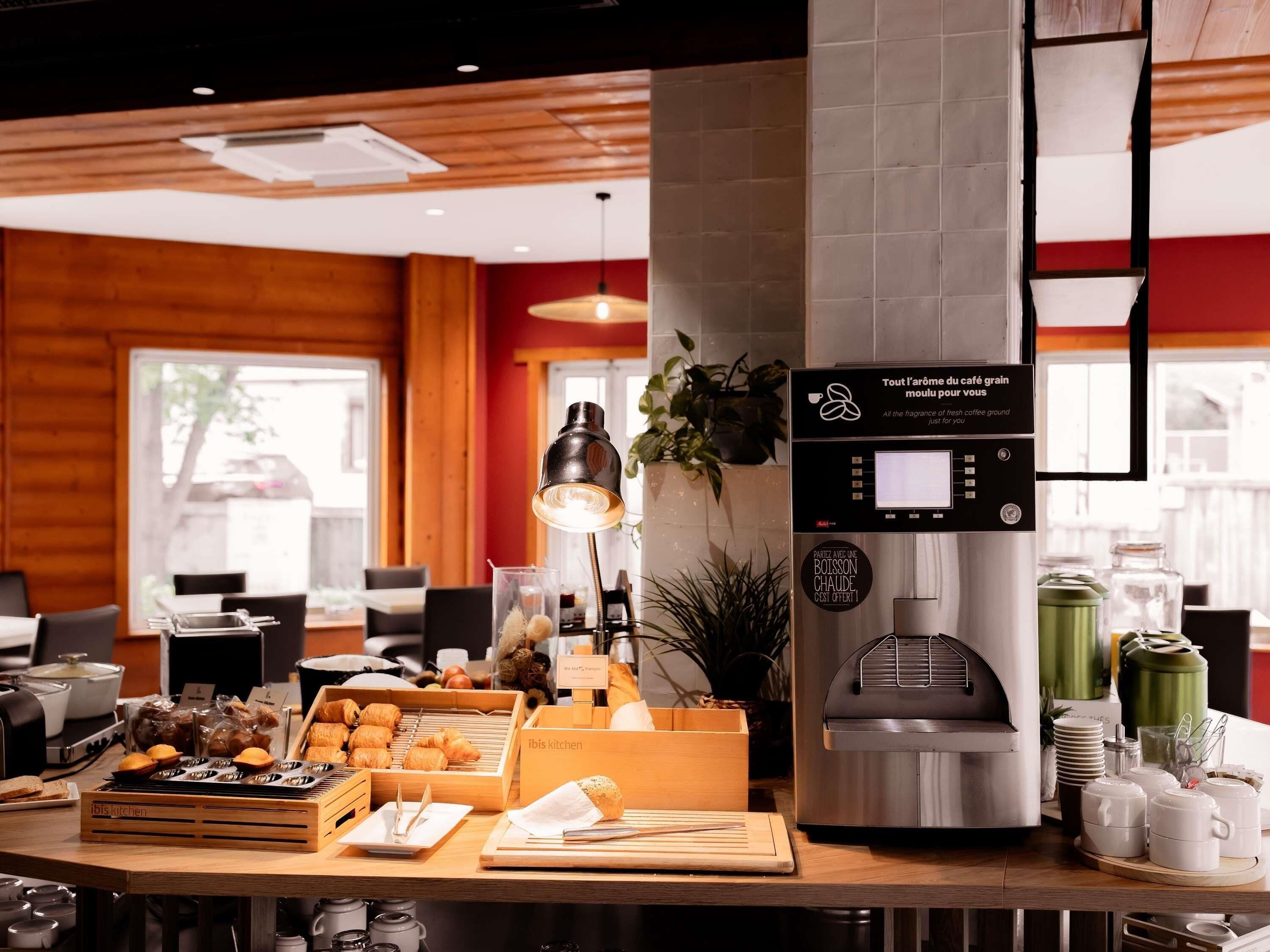 Petit déjeuner buffet servi tous les jours en supplément