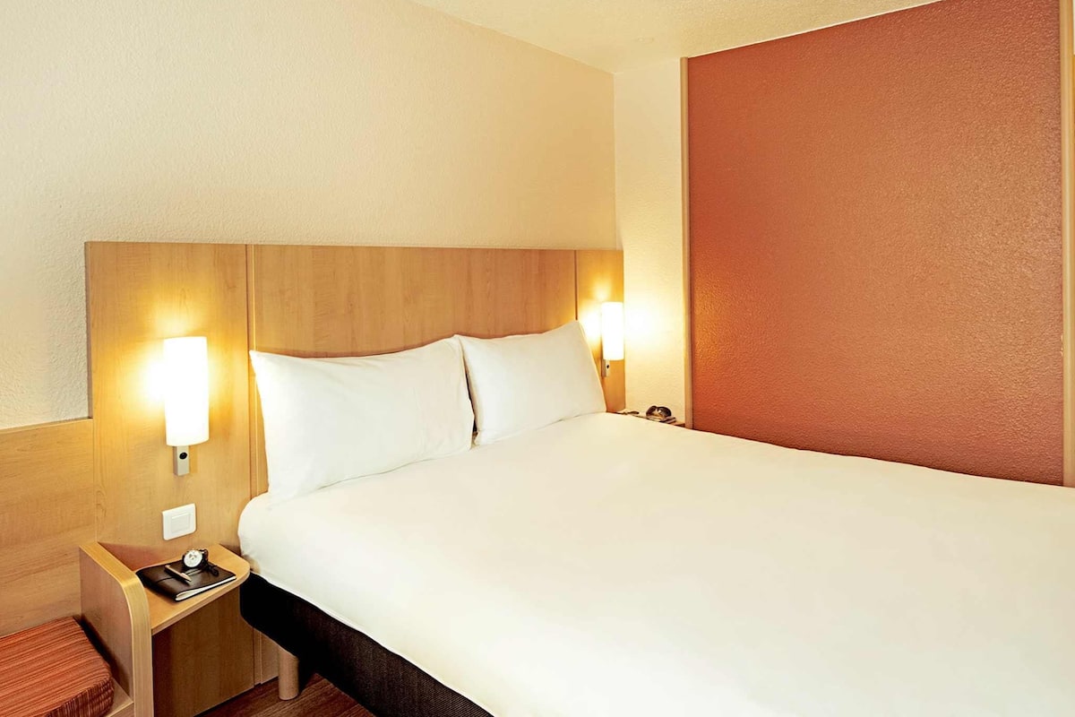 Chambre Double Standard, 1 lit double | Bureau, fer et planche à repasser, Wi-Fi gratuit, draps fournis