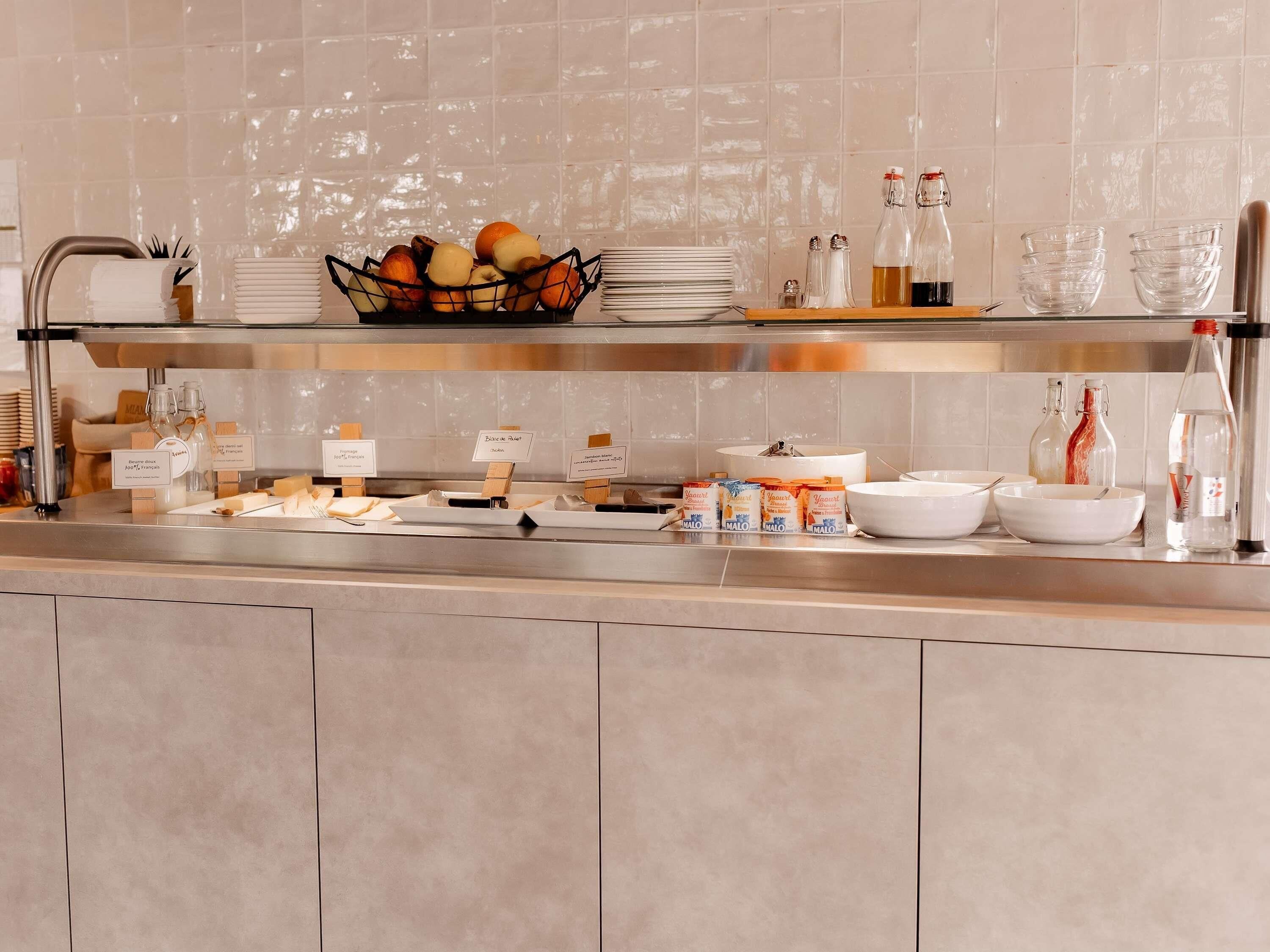 Colazione a buffet a pagamento, servita tutte le mattine 