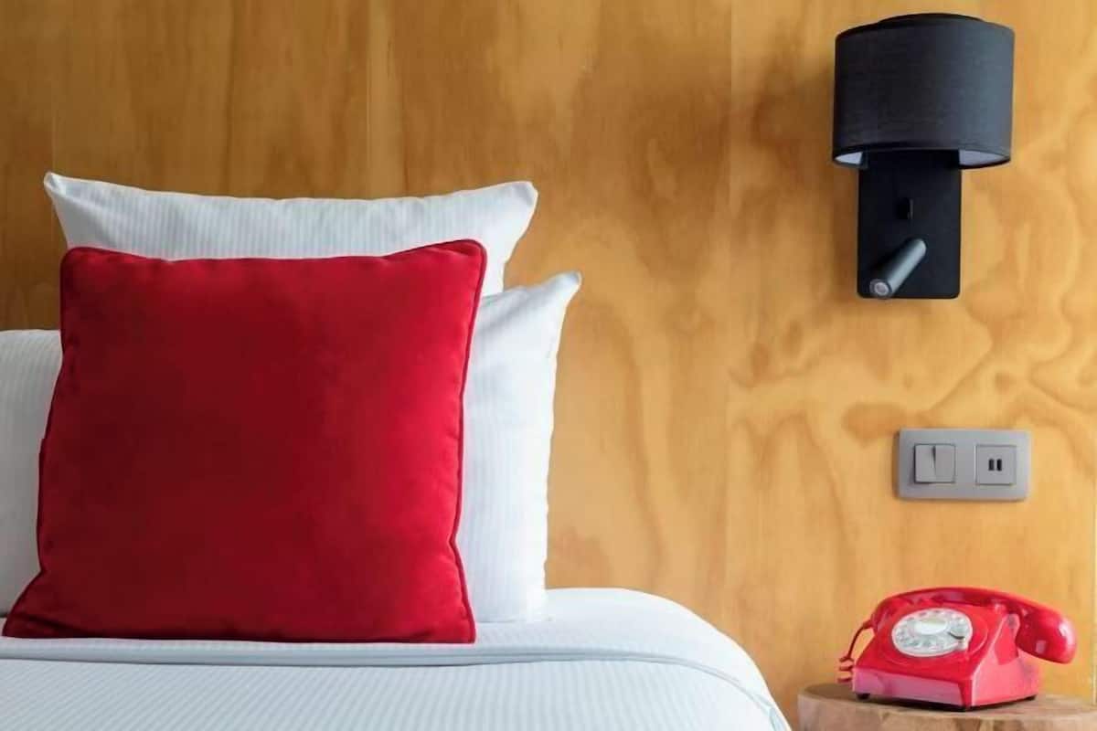 Luxe beddengoed, een minibar, een kluis op de kamer, een bureau