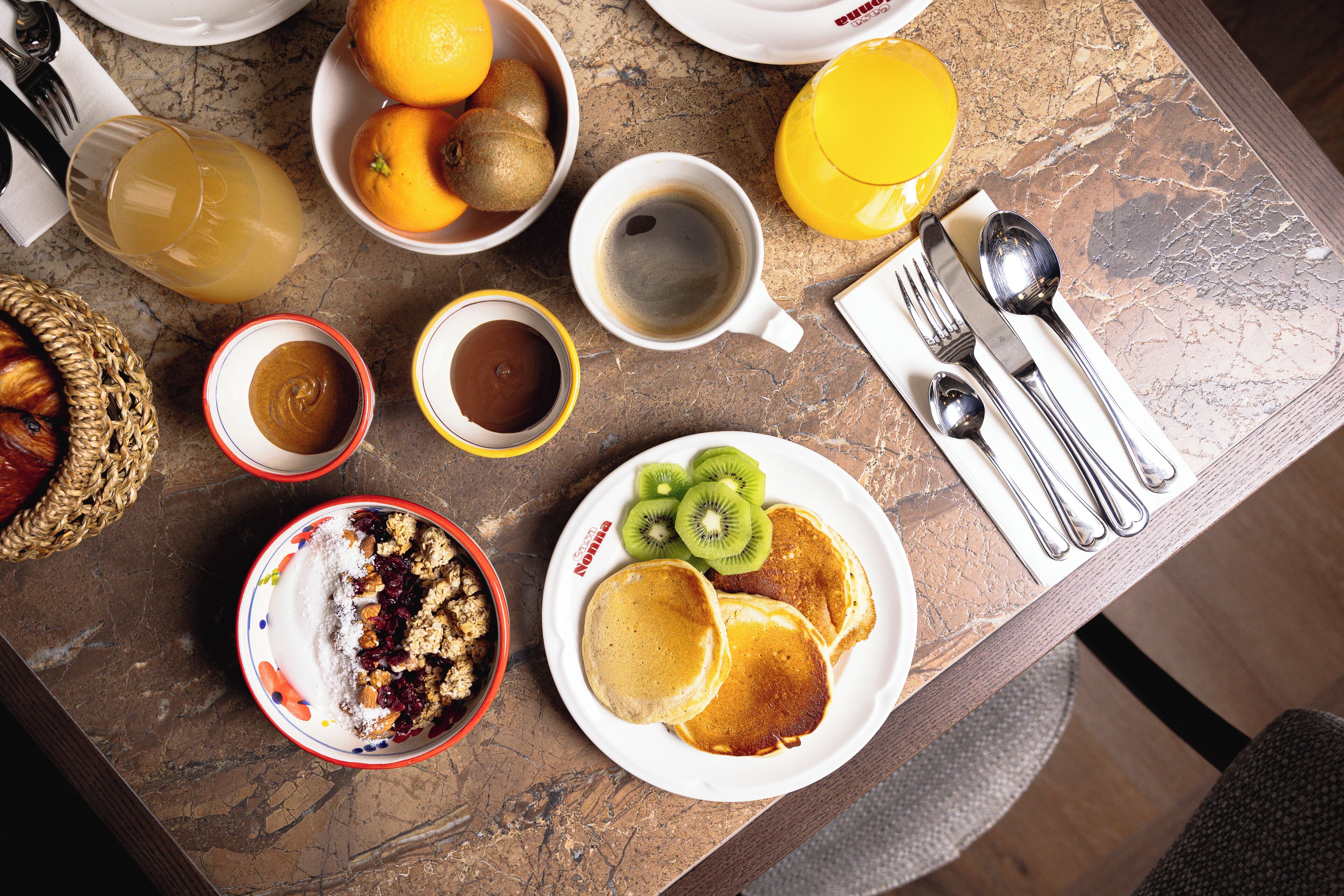 Tägliches Frühstücksbuffet (22 EUR pro Person)