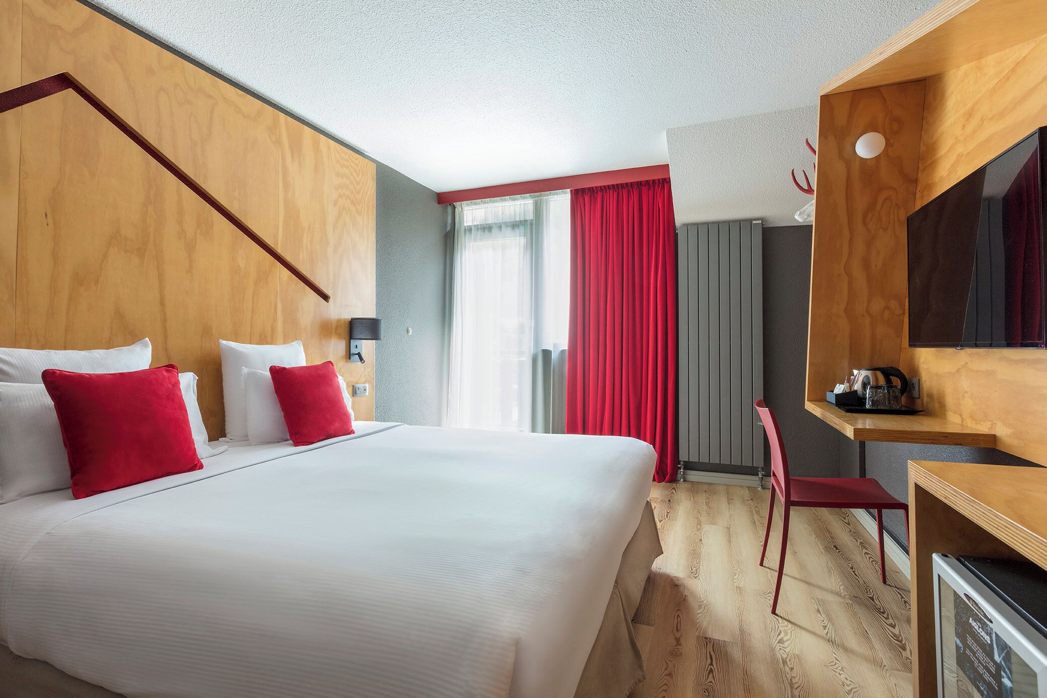 Premium bedding, minibar, in-room safe, desk