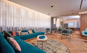 Family Room (2+2) | Lobby