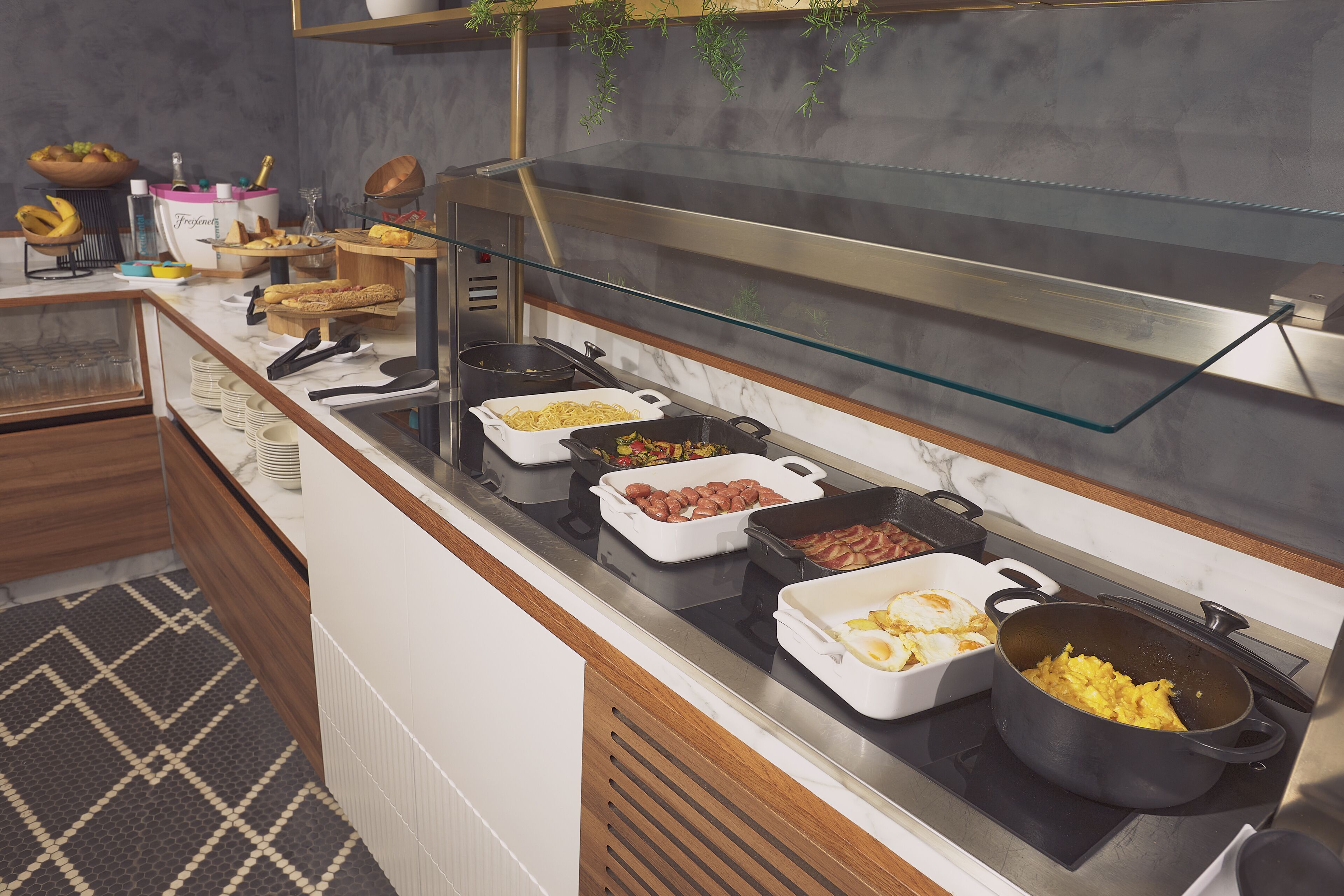 daily buffet breakfast for a fee