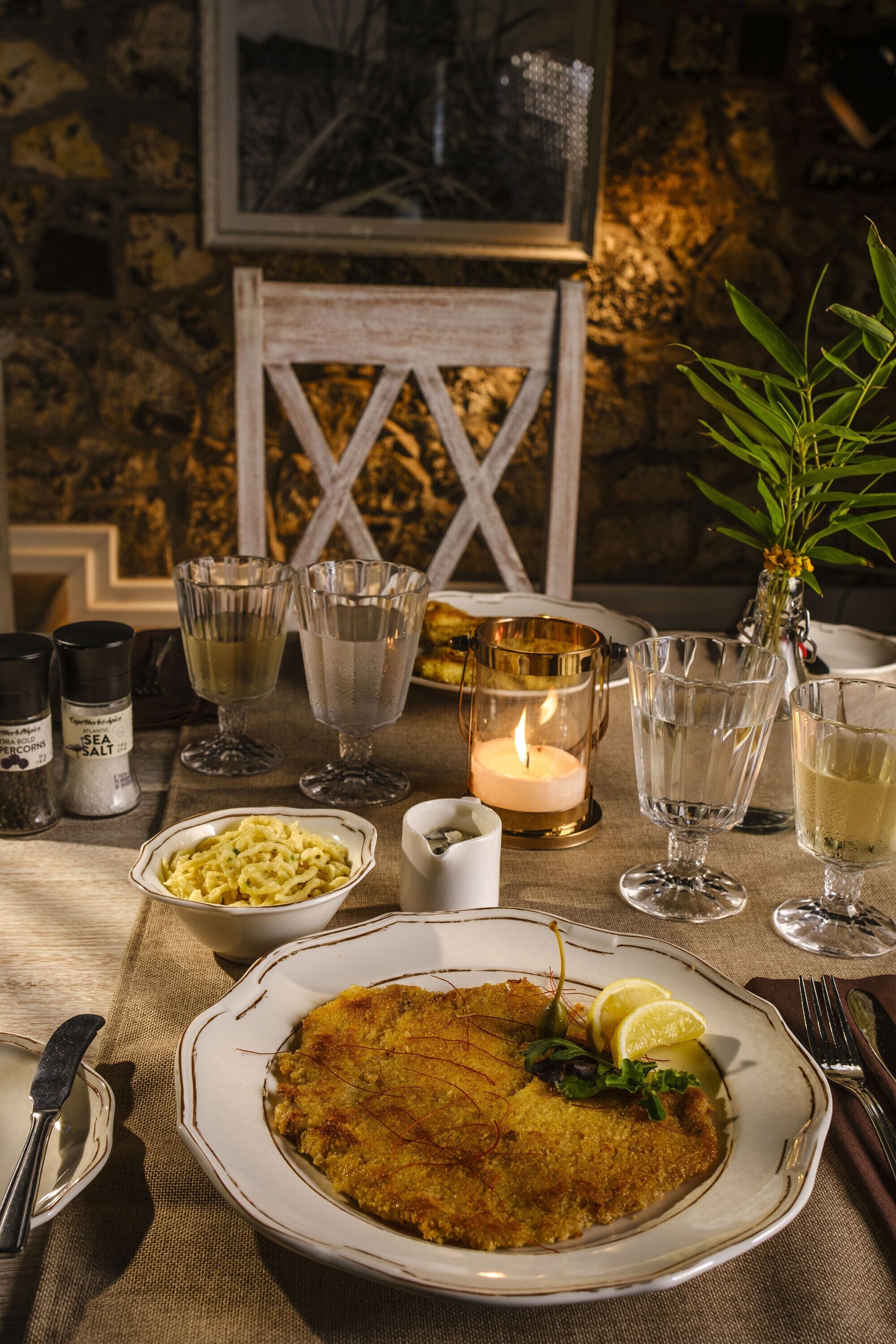 6 restaurants, breakfast, lunch, dinner served; international cuisine 