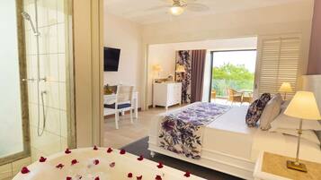 Suite Junior | 1 kamar tidur, seprai antialergi, minibar, dan brankas