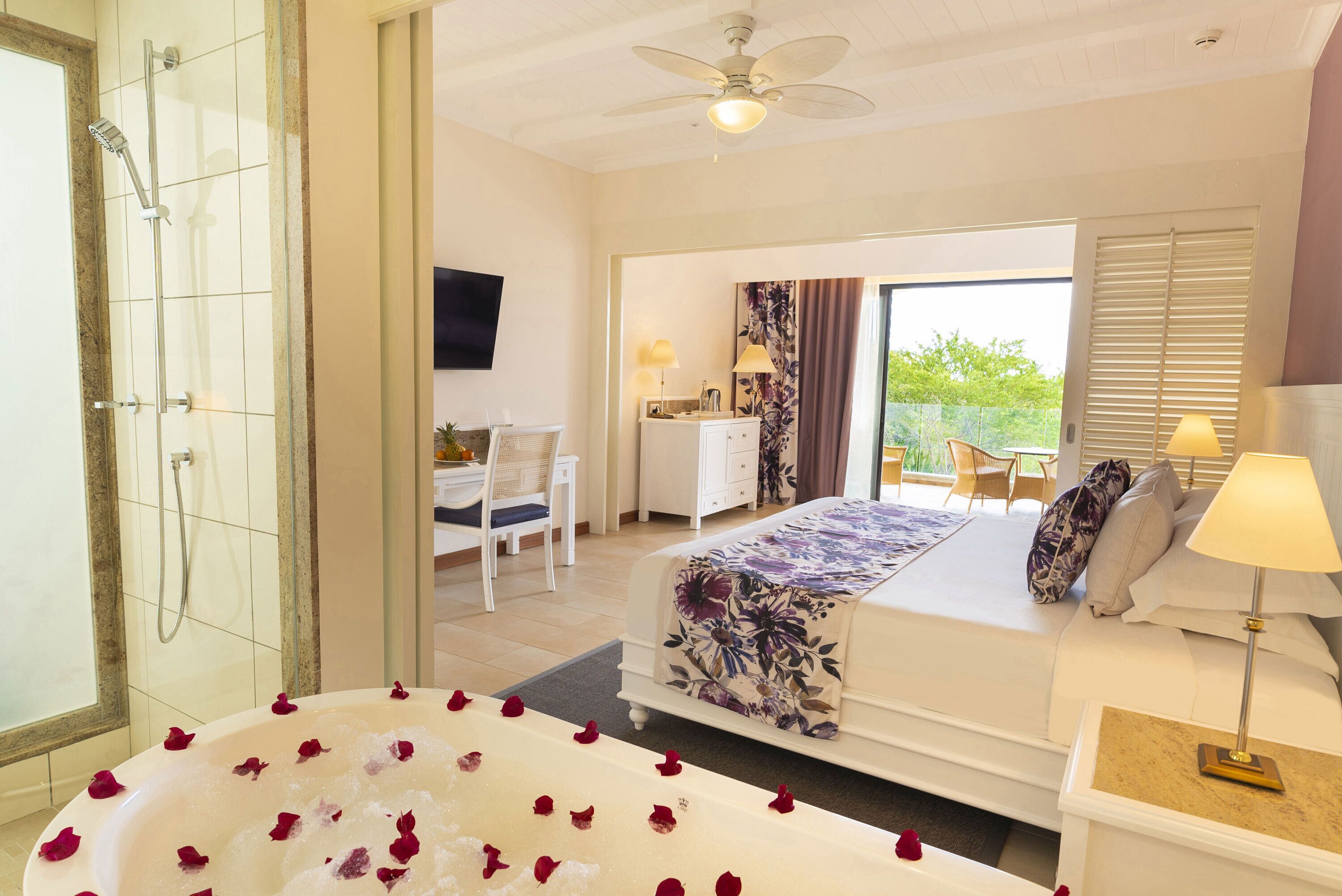 Grand Deluxe Family Garden View Room | Hypo-allergenic bedding, minibar, in-room safe, individually furnished