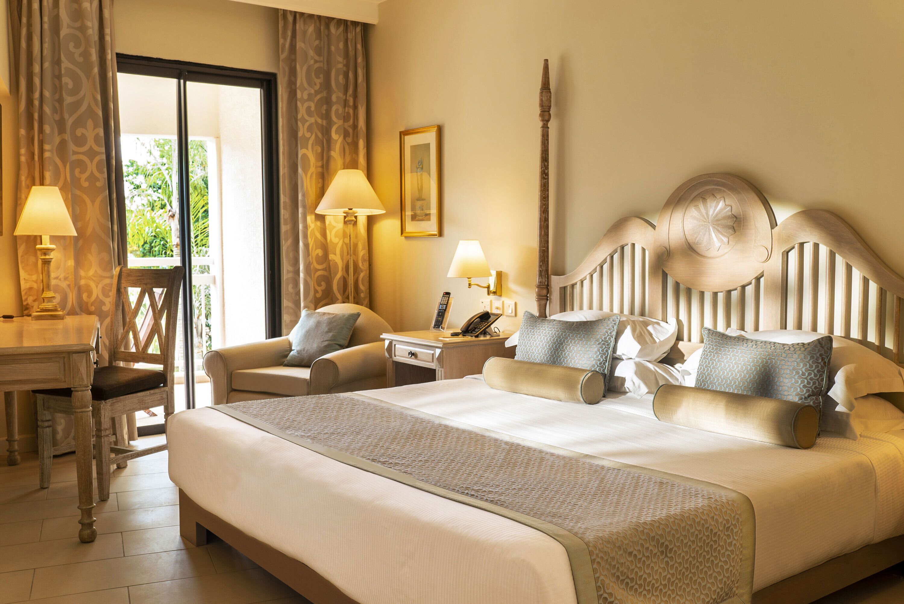 Suite | Hypo-allergenic bedding, minibar, in-room safe, individually furnished