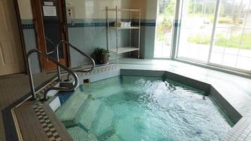 Indoor spa tub