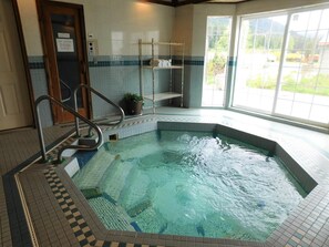 Indoor spa tub